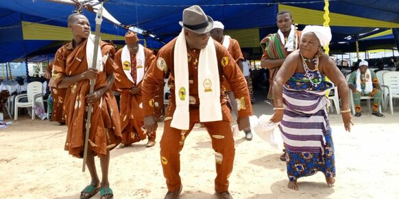 Danse lors d'une fête de Nonvitcha