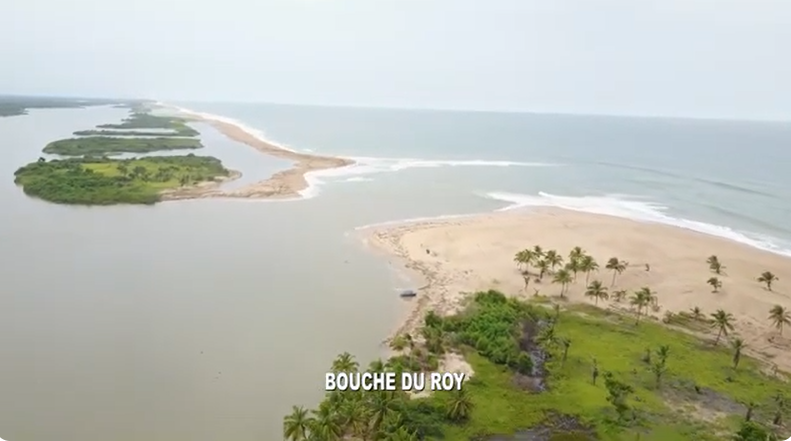 La Bouche du Roy, où le fleuve Mono rencontre l'Atlantique